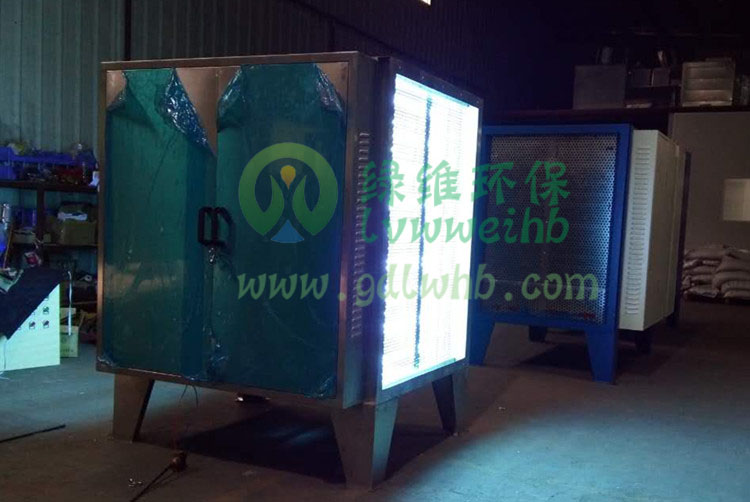 惠州環(huán)保設(shè)備之高效光催化氧化工業(yè)廢氣處理凈化裝置 uv光解廢氣處理設(shè)備